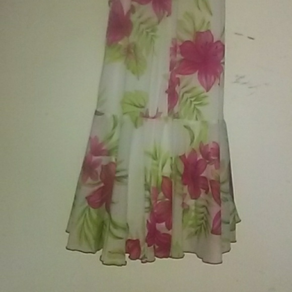 City triangles floral prom/formal dress - Picture 4 of 5